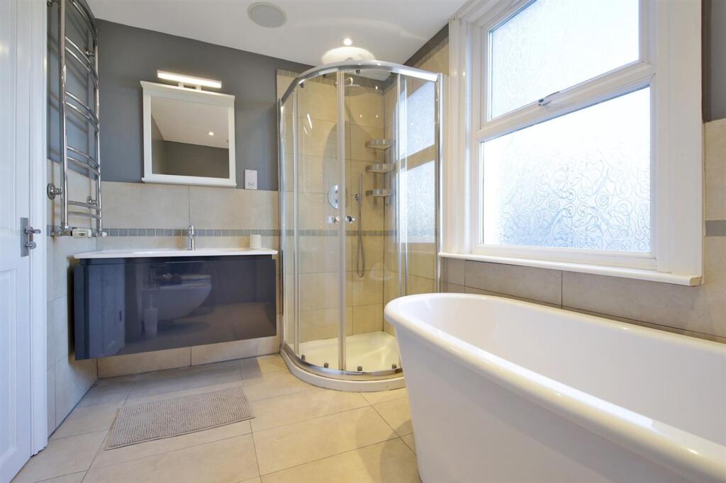 House in London - View 3