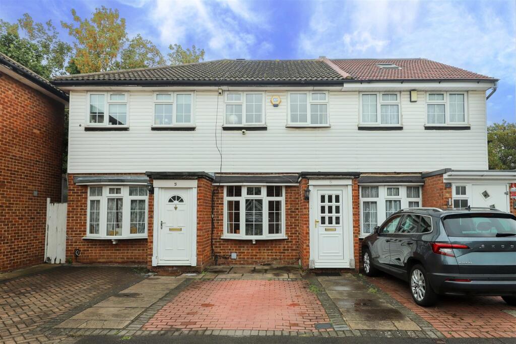 2-bed house on Woodhouse Close, Hayes, £435,000