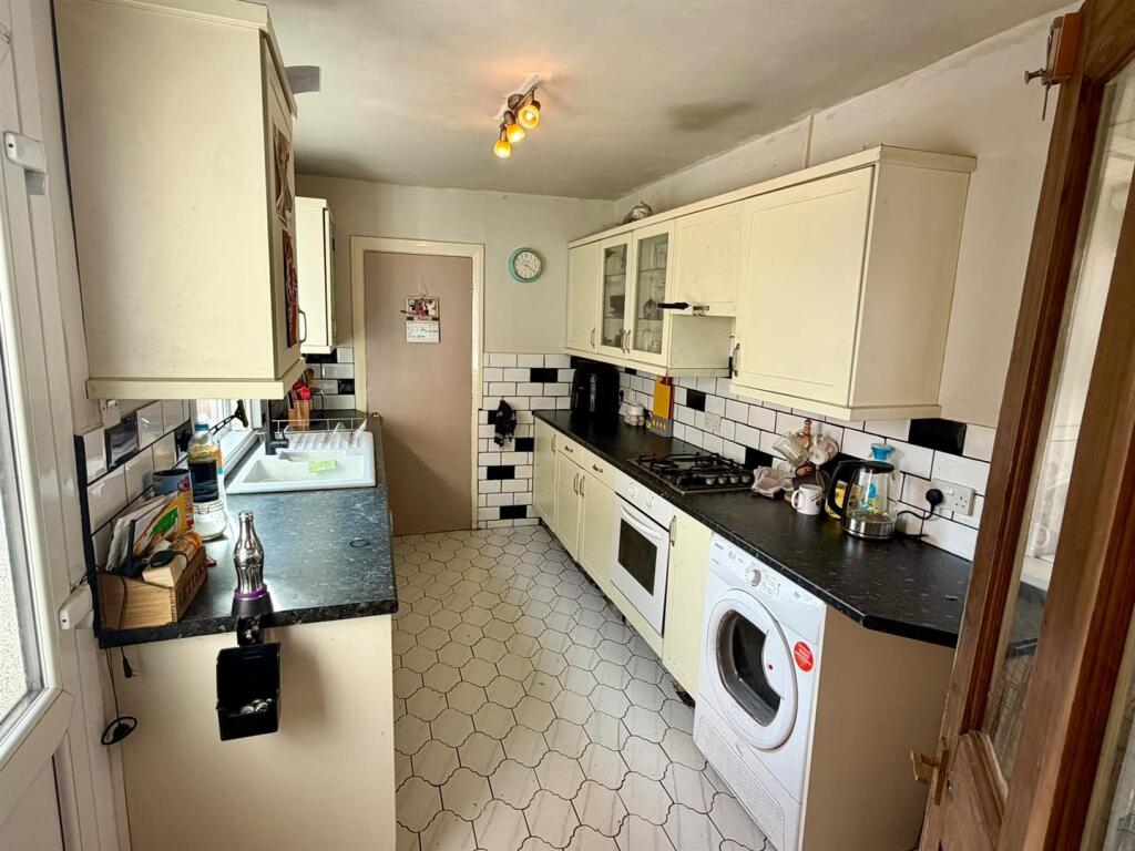 House in Hereford, Herefordshire - More