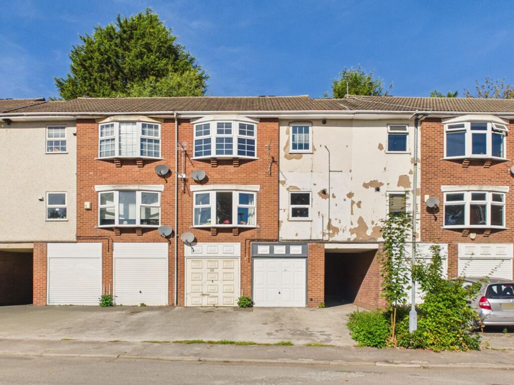 2-bed flat on Colwick Lodge, Carlton, Nottingham, £95,000