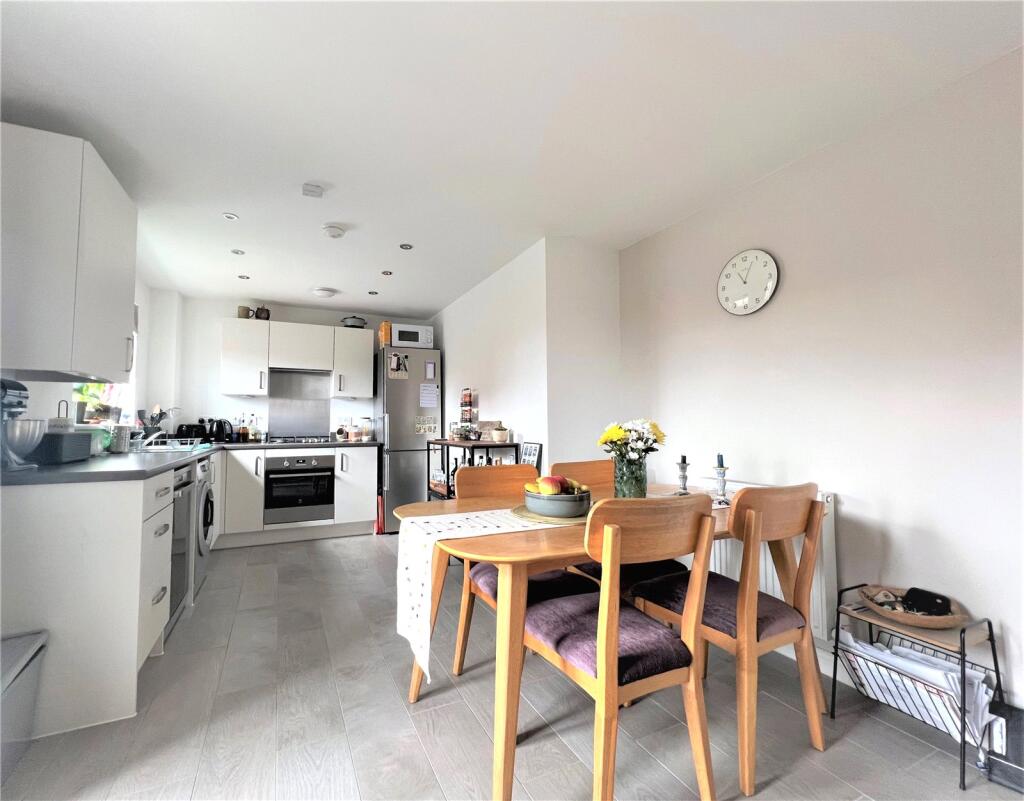 Apartment in South Oxfordshire, Didcot - View 5
