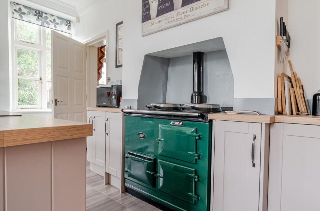 House in New Forest, New Milton - More