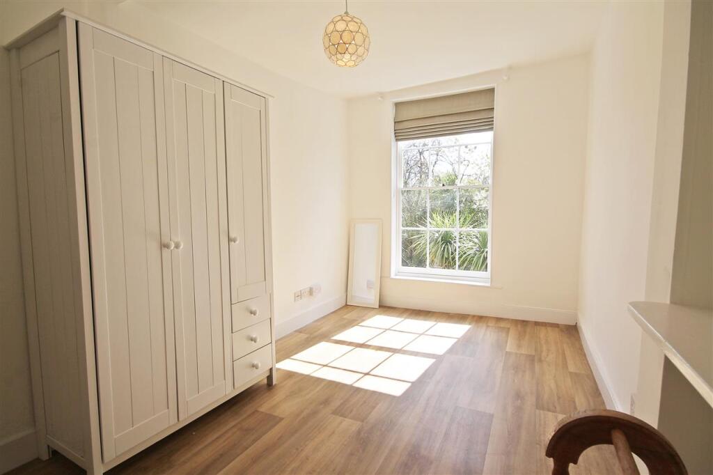 Apartment in Canterbury - View 4