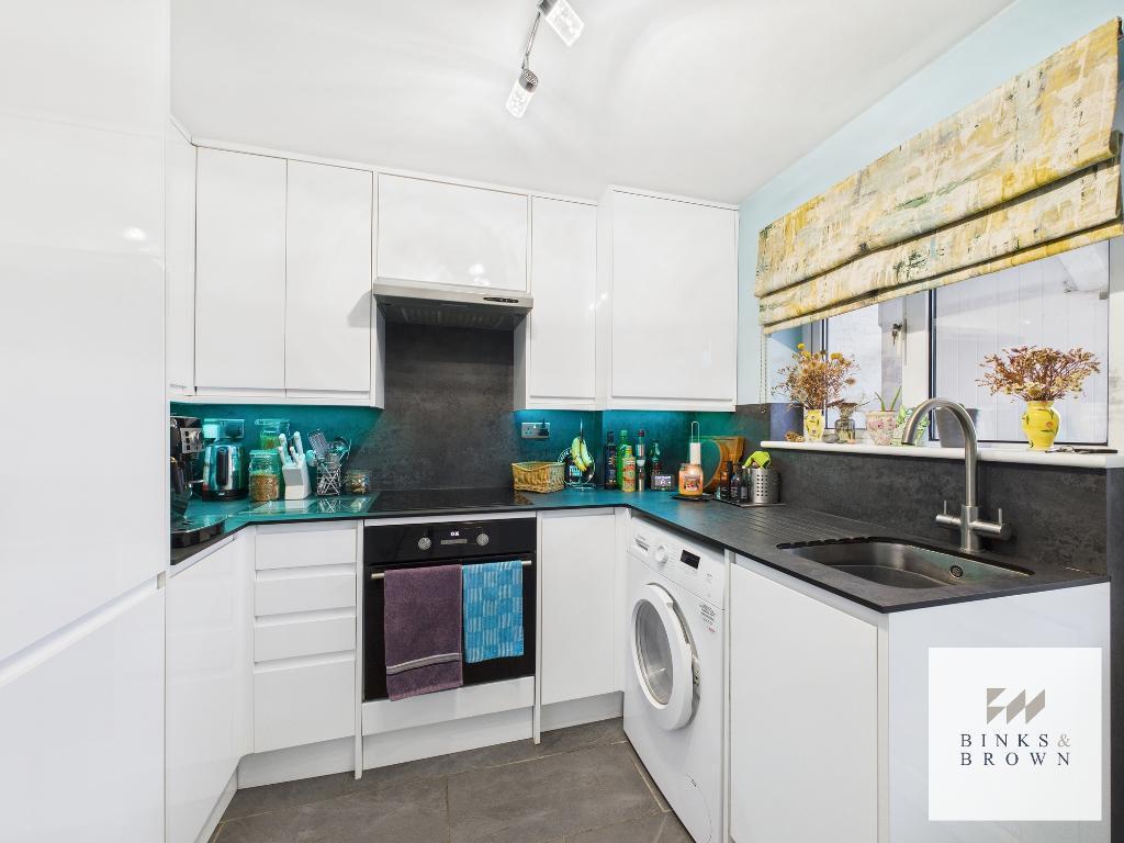 Finches Close, Corringham, Essex, SS17 9BX photo 4