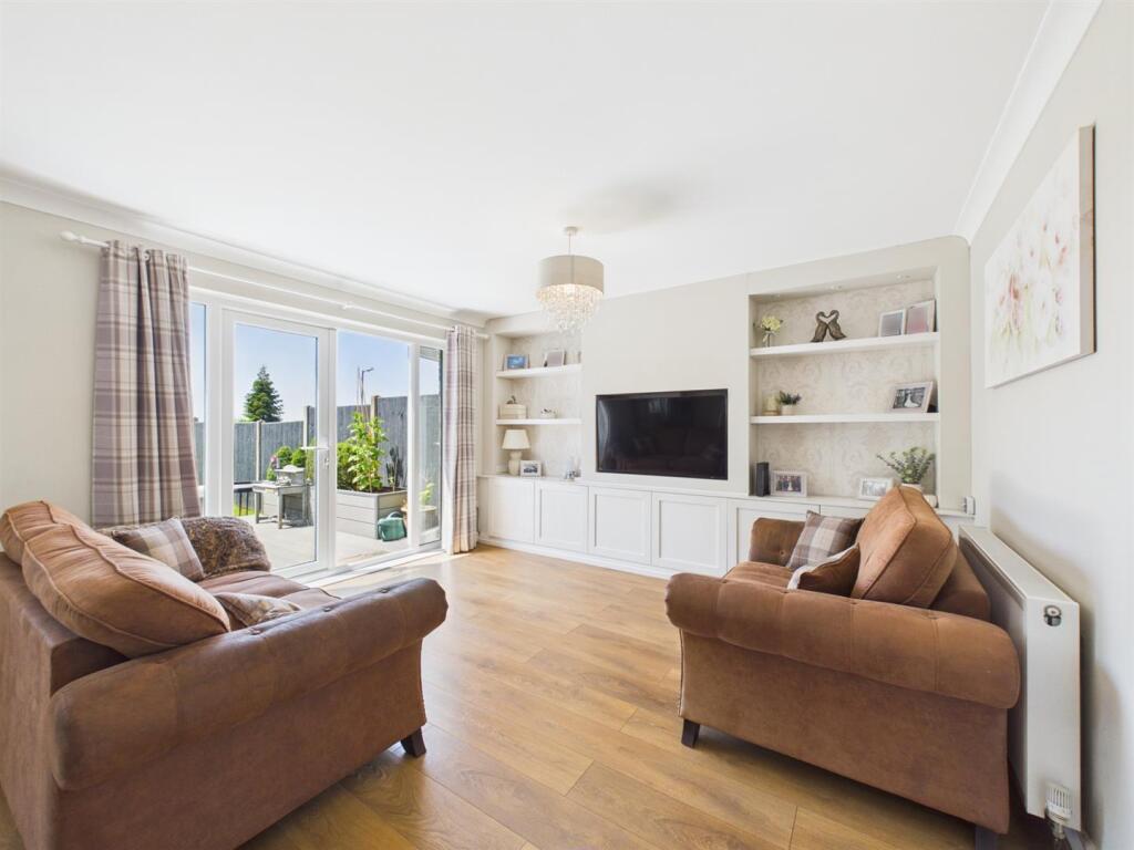 Nevalan Drive, St George, Bristol photo 2