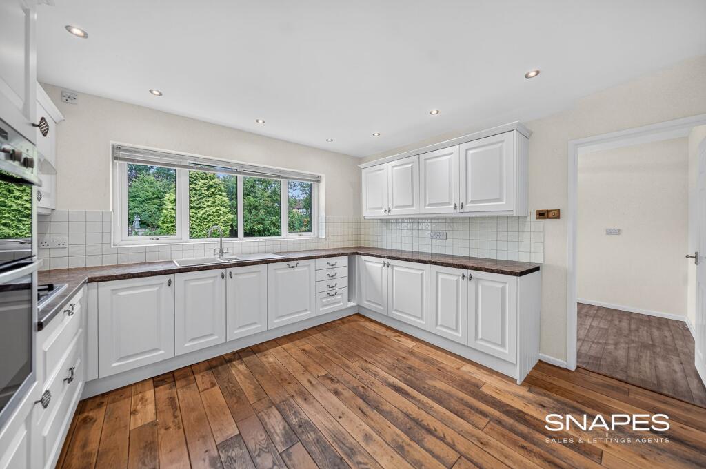 House in Cheadle, Eden Park - More