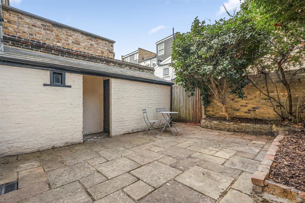 House in London - View 5