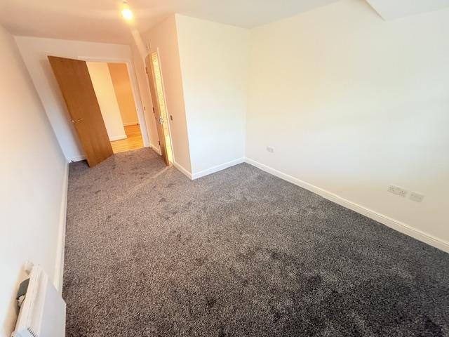 Apartment in Sutton Coldfield, Maney - View 4