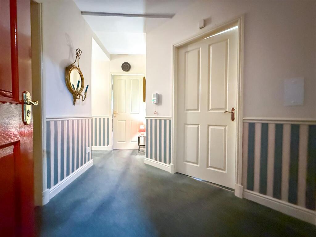 Apartment in Congleton, West Heath - More