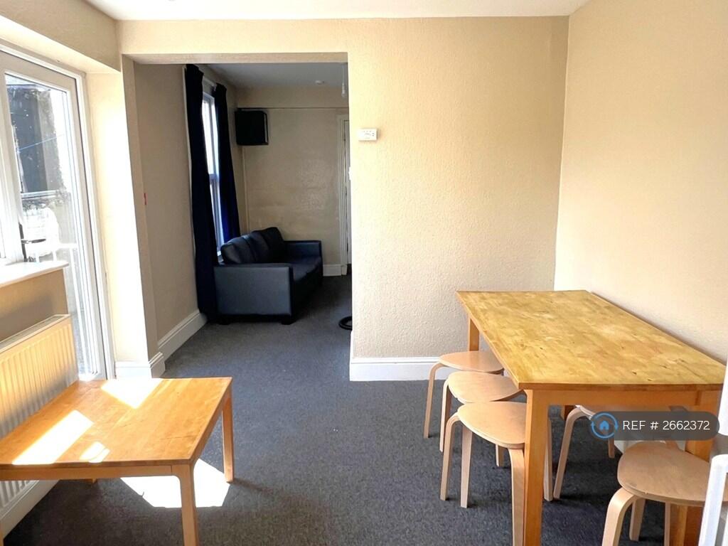 6 bedroom terraced house for rent