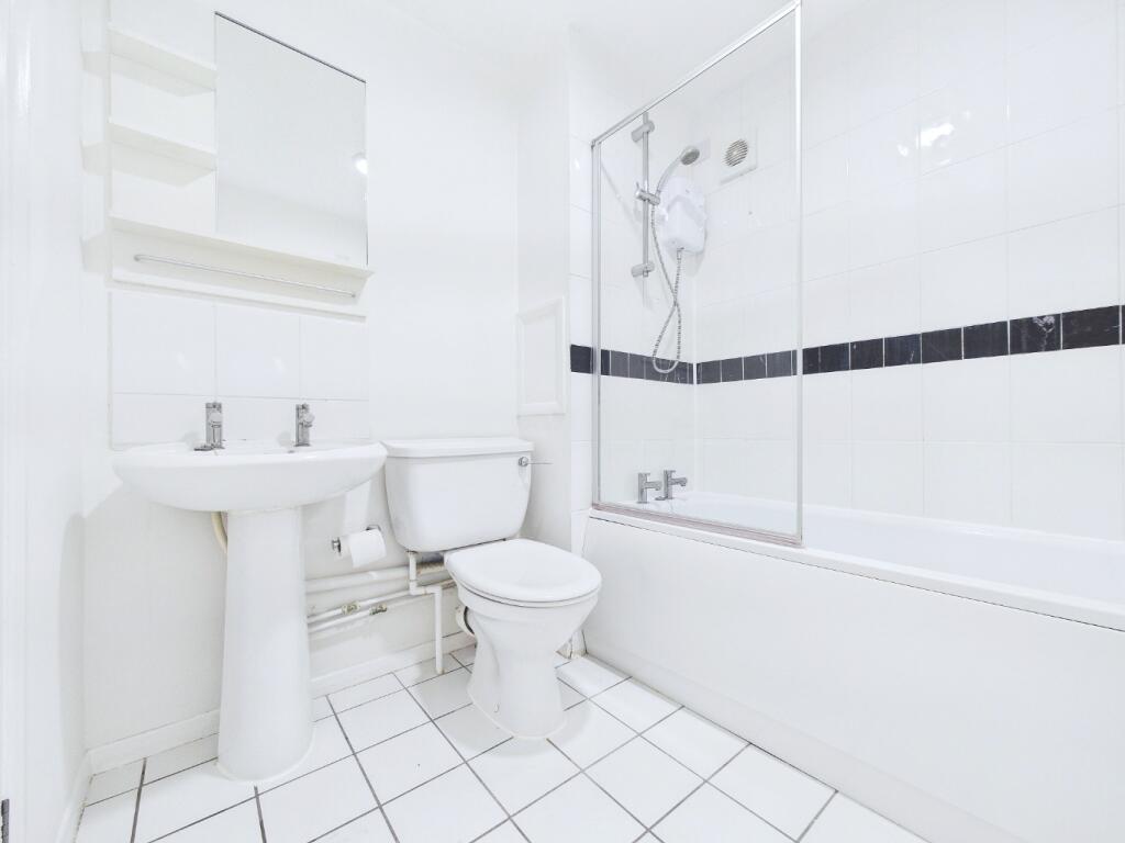 Apartment in South Ockendon, Essex - View 3