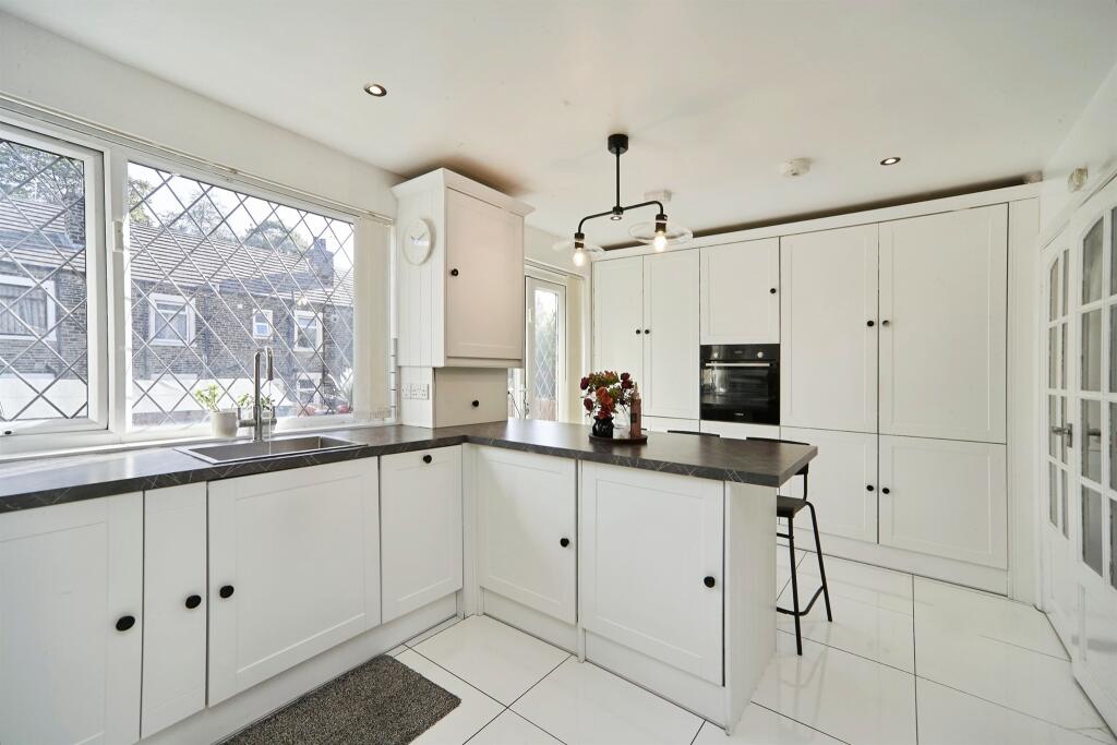House in Bradford, West Yorkshire - View 3