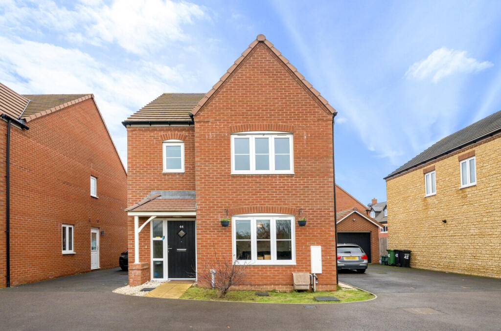 3-bed detached on Sowthistle Drive, Hardwicke, Gloucester, £144,000
