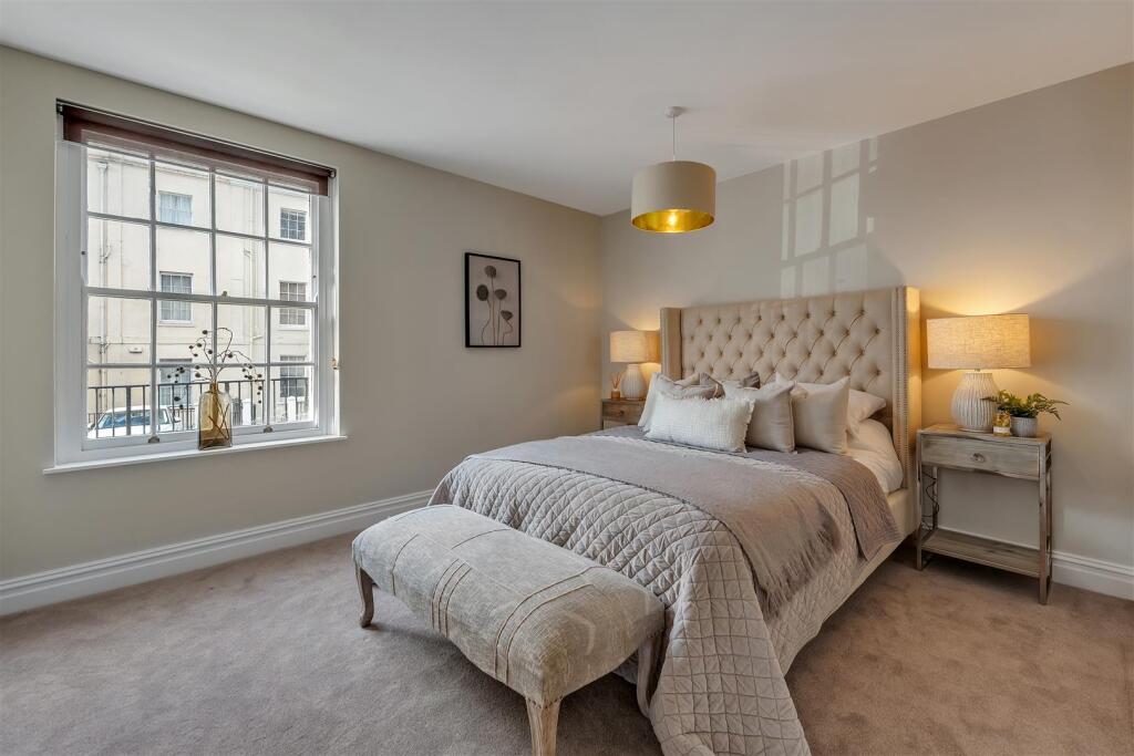 Apartment in Bristol, Clifton Village, Hotwells - View 2