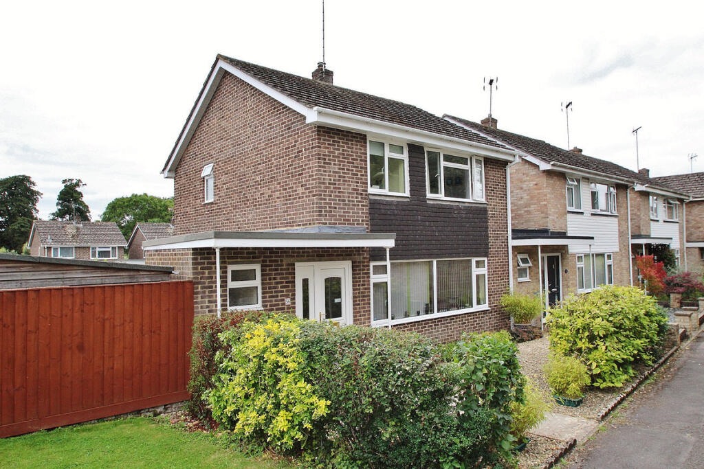 Main image of property: Farmers Close, Witney, OX28