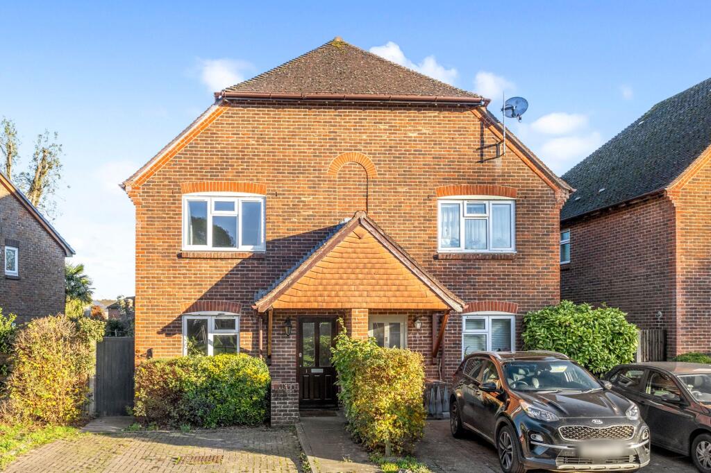 2-bed semi-detached on Sullington Copse, Storrington, RH20, £325,000