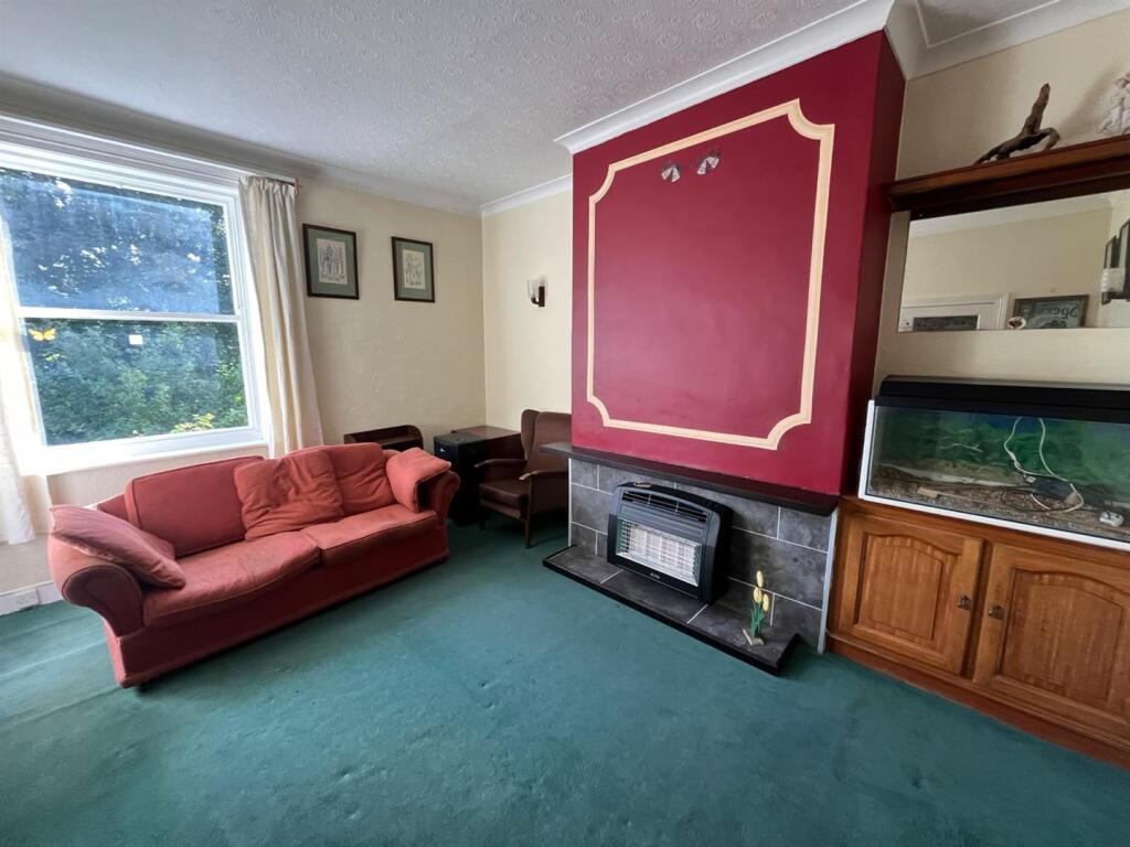 House in Kirklees, Paddock - View 5