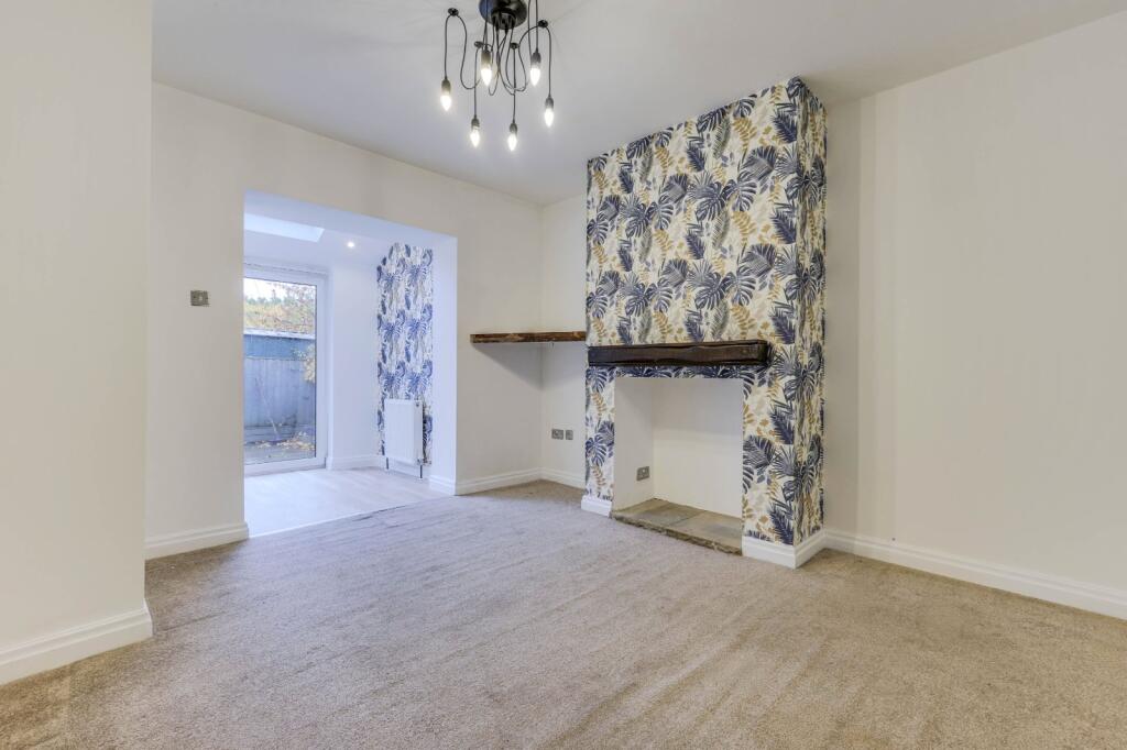 Harrogate Road, Rawdon, Leeds, West Yorkshire, LS19 photo 4