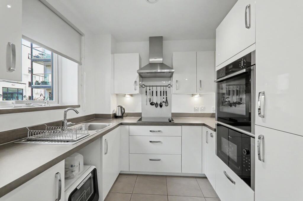 Apartment in Brighton - View 4