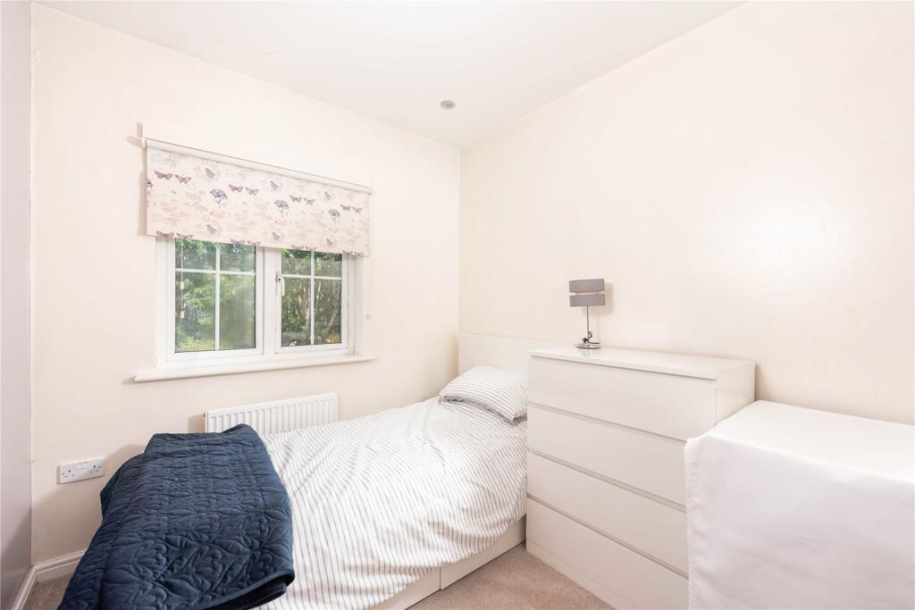 House in Grange Park - More