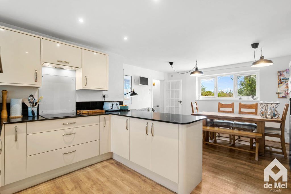 House in Worcester - View 5