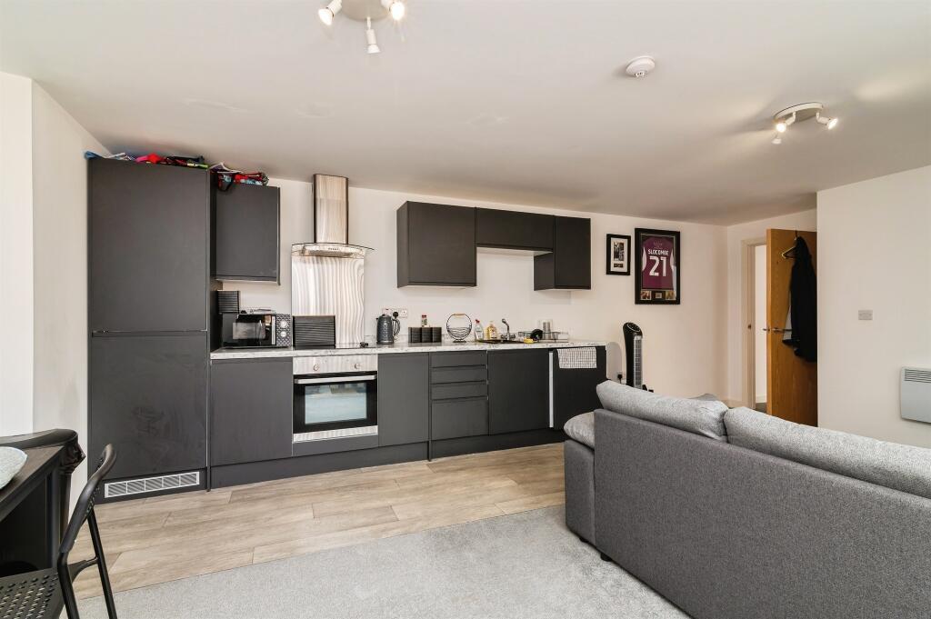 Foxhill Road East, Carlton, Nottingham photo 2