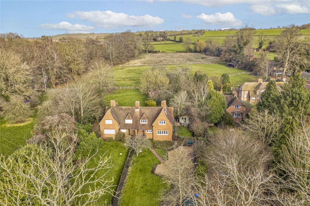 Main image of property: 4 Manor Cottages, Winwick, Northampton