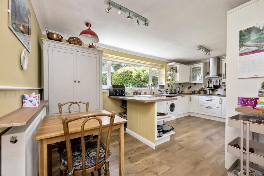House in Horsham, Thakeham - More