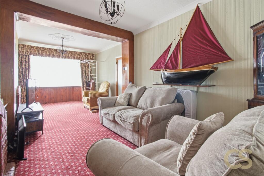 House in Broxbourne, Waltham Cross - View 2