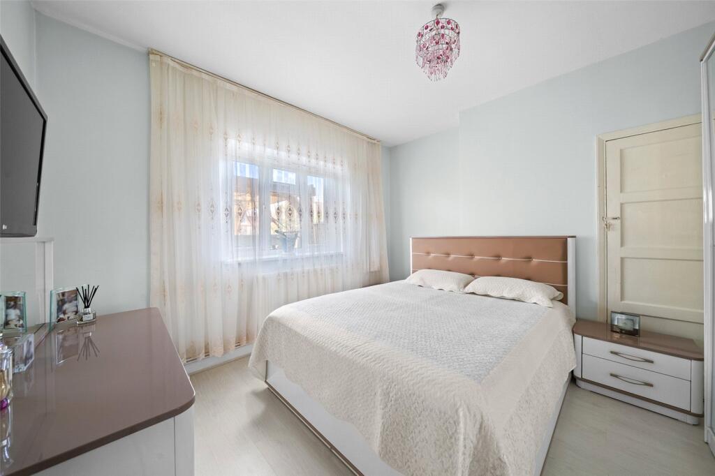 House in London - View 5