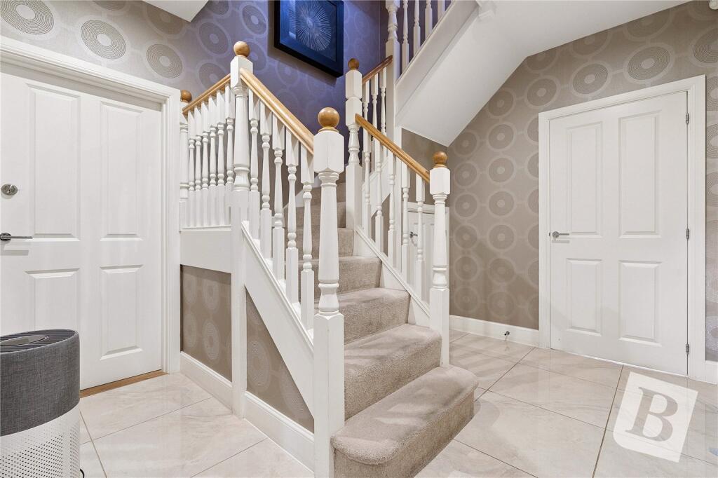 Torrance Close, Hornchurch, RM11 photo 4