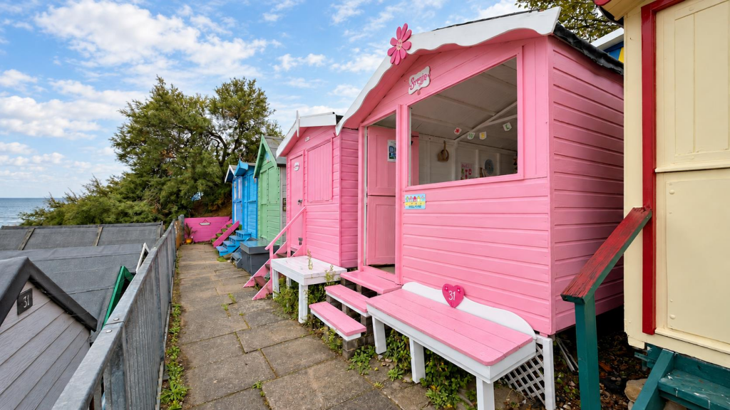Studio house on Southcliff, Walton-on-the-Naze, £16,500
