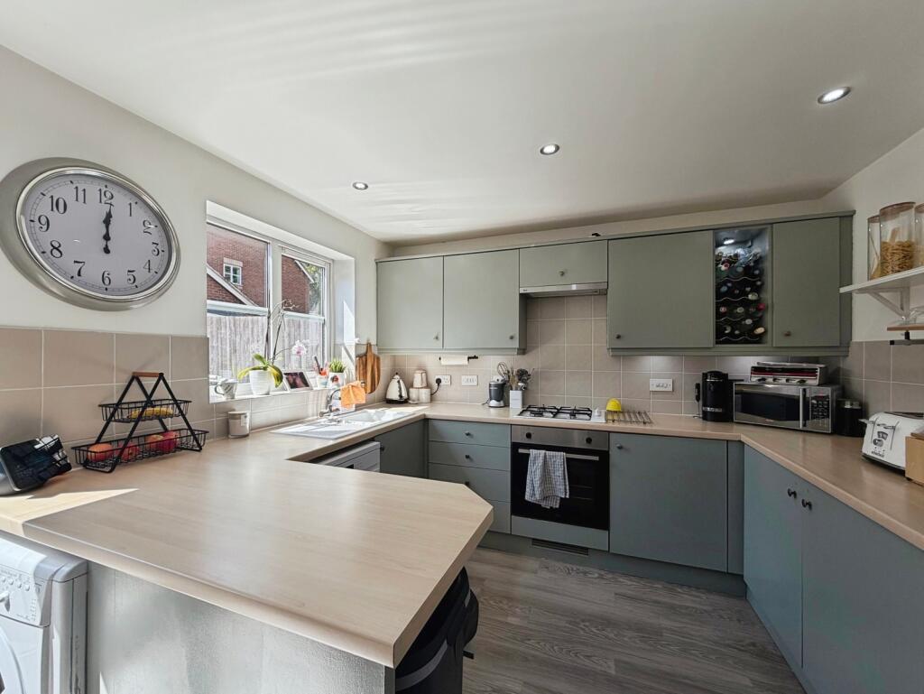 House in Bracknell, Warfield - View 3