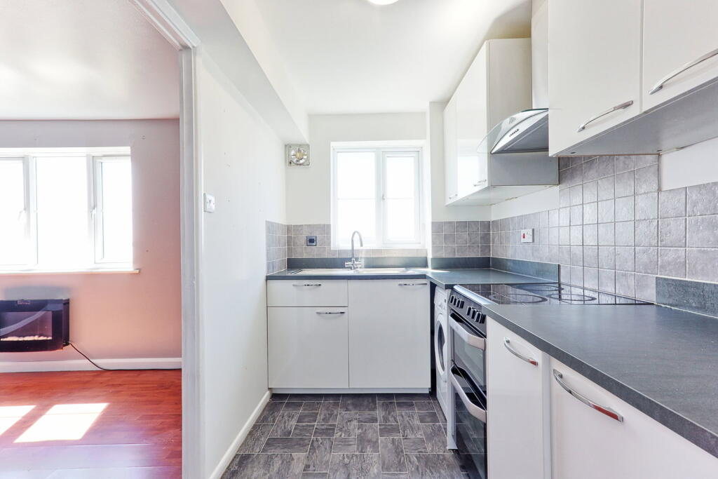 Apartment in Thurrock, Essex - View 3