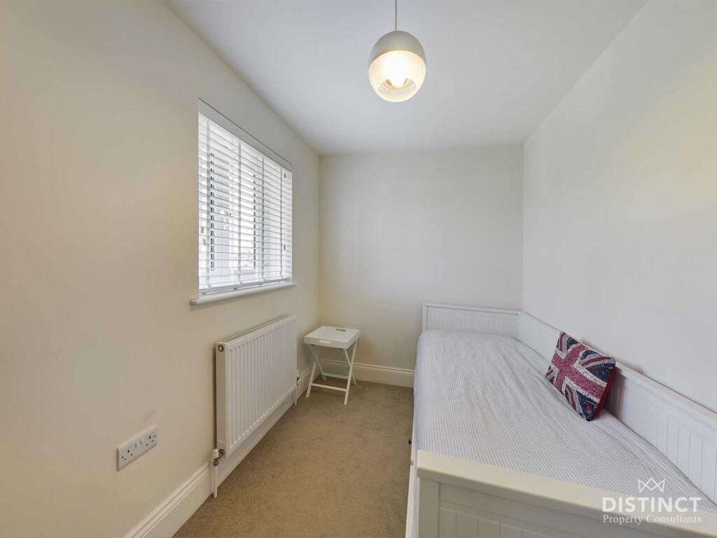 House in West Oxfordshire, Bladon - More