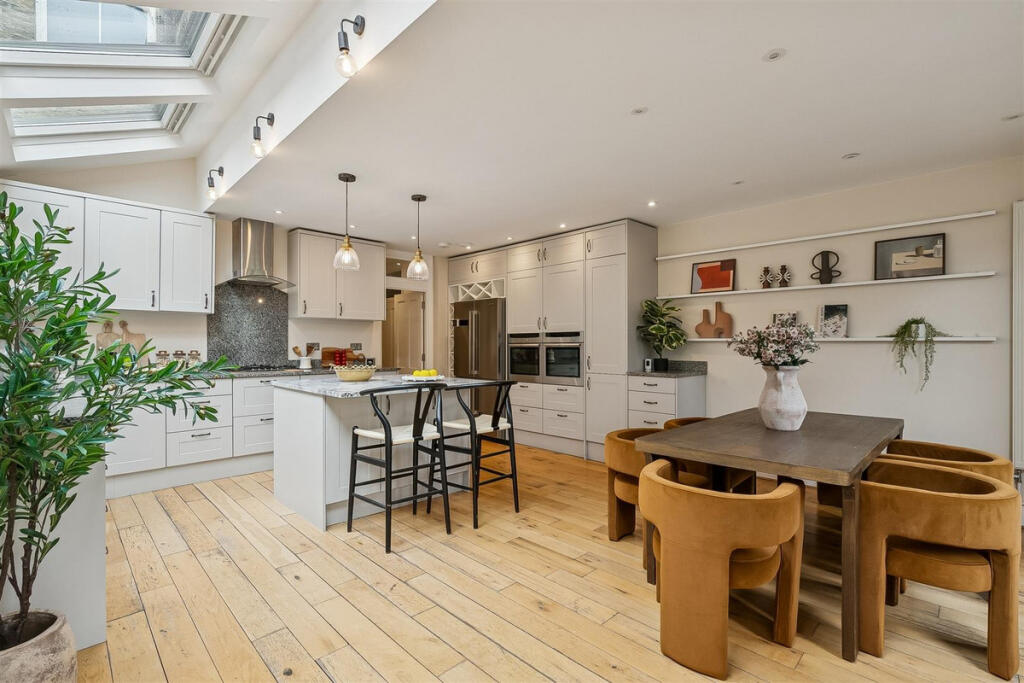 House in London, Brondesbury Park, Brondesbury - View 3