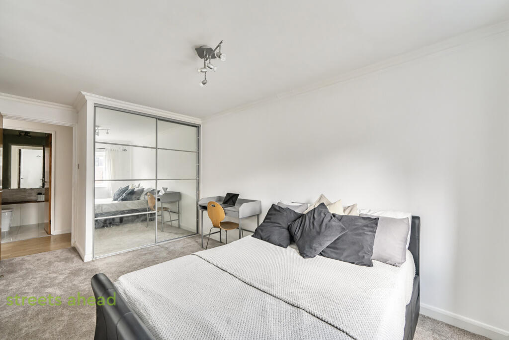 Apartment in London - More