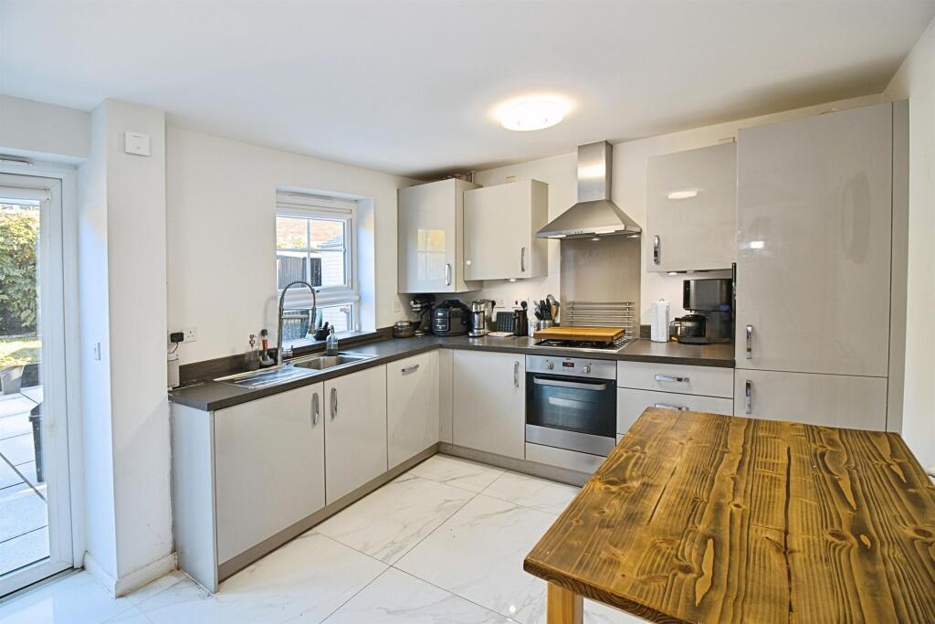 Martina Close, Fairfields, MILTON KEYNES photo 3