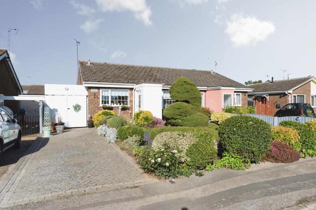 Main image of property: Dorset Gardens, Rochford, Essex, SS4