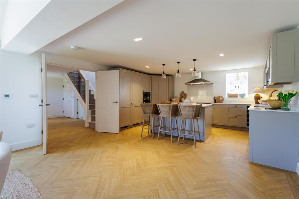 House in Guildford, St. Martha - View 2