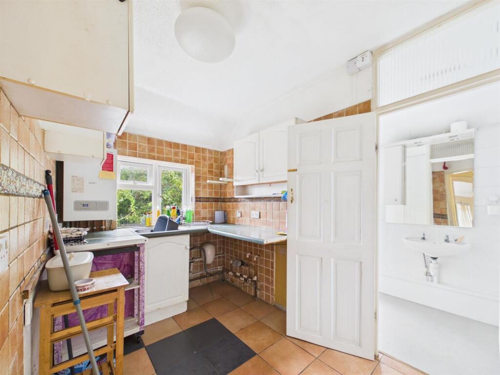 Apartment in Croydon - View 5