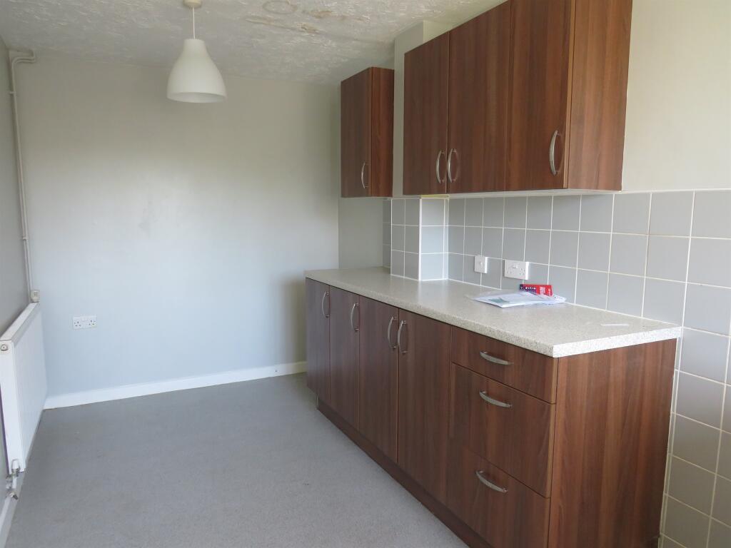 Reed Close, Chard photo 2