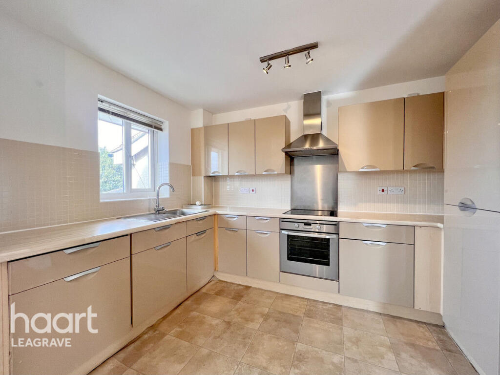 Apartment in Dunstable, Central Bedfordshire - View 4