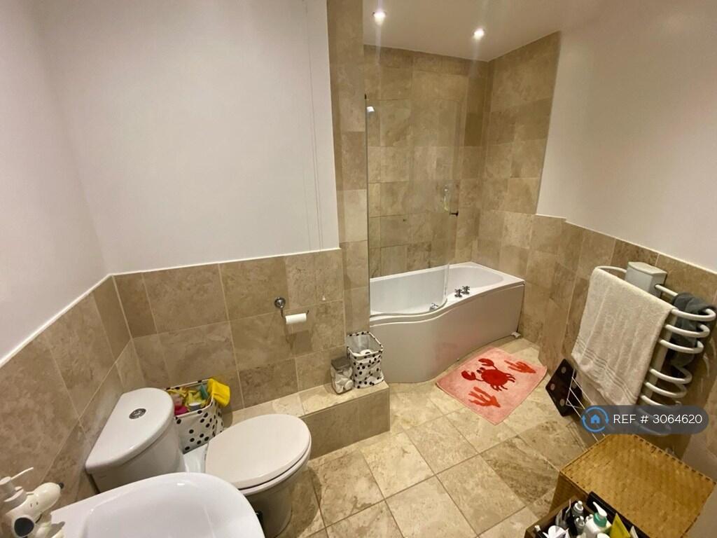 Apartment in Leeds, Kirkstall - View 5