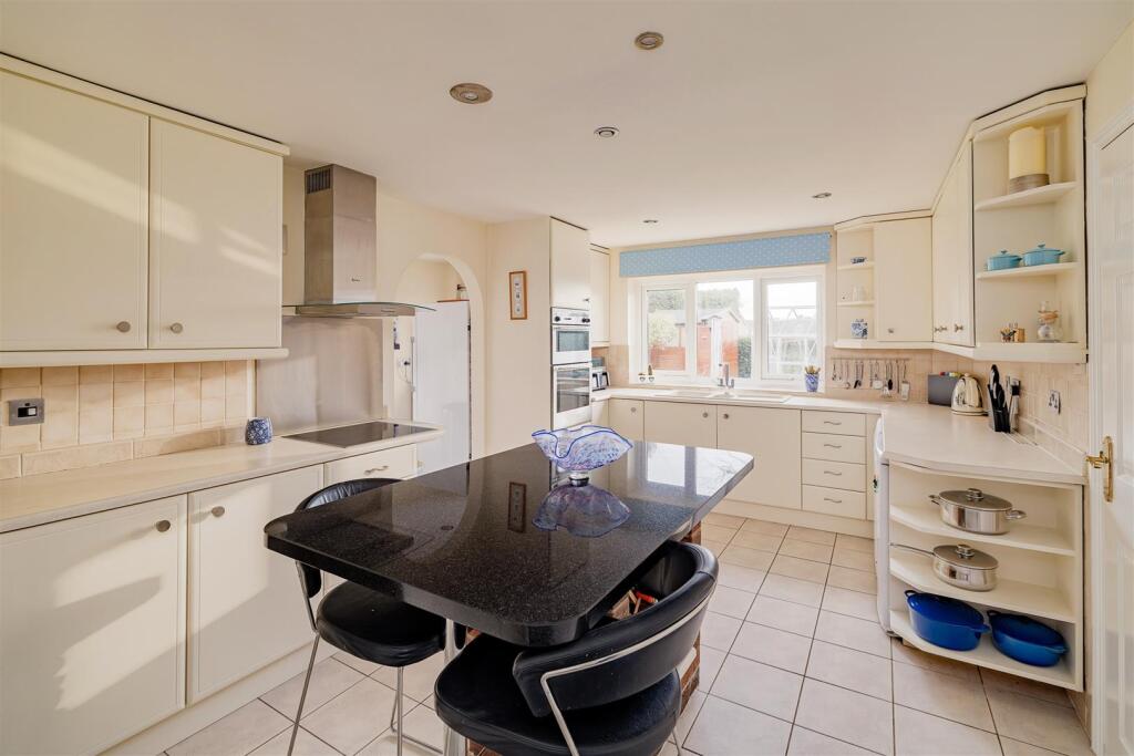House in Shrewsbury, Bomere Heath and District - View 4