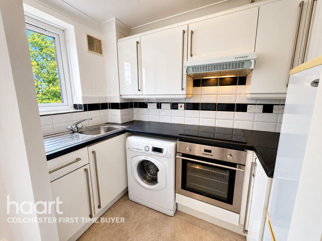 Apartment in Colchester, Stanway - View 3