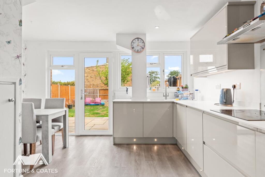 House in Harlow, Brays Grove - View 4