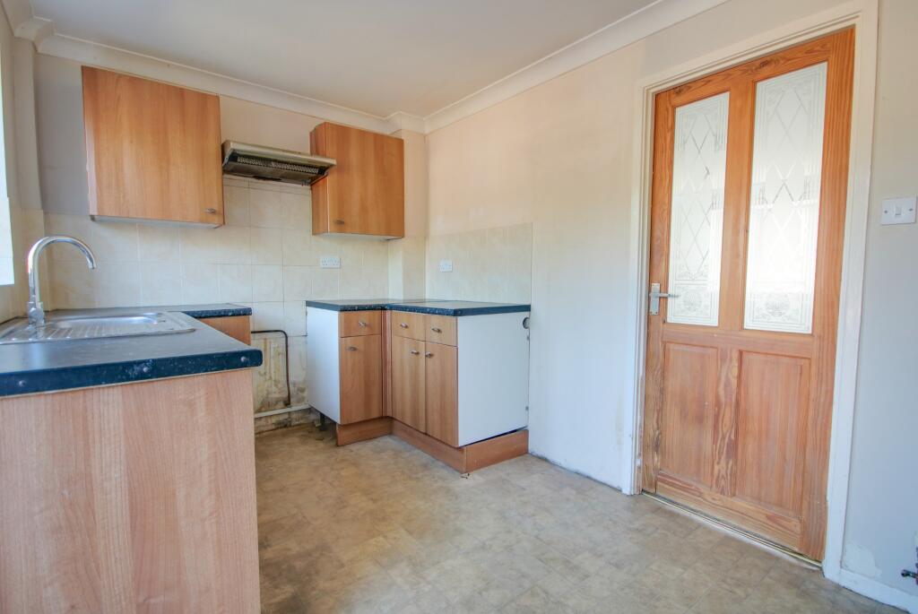 Townhill Park! Chain Free! Garage With Mains Power! Potential To Improve! photo 2