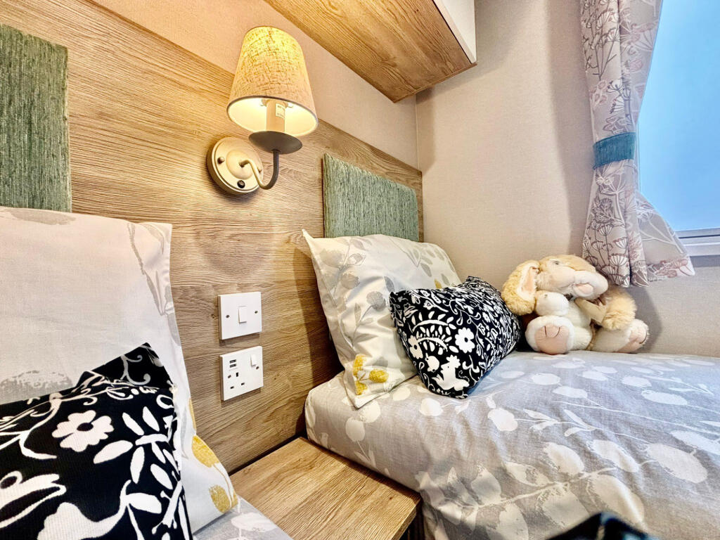 2-bed caravan on Fell End Caravan Park, Milnthorpe, Cumbria, LA7, £74,995