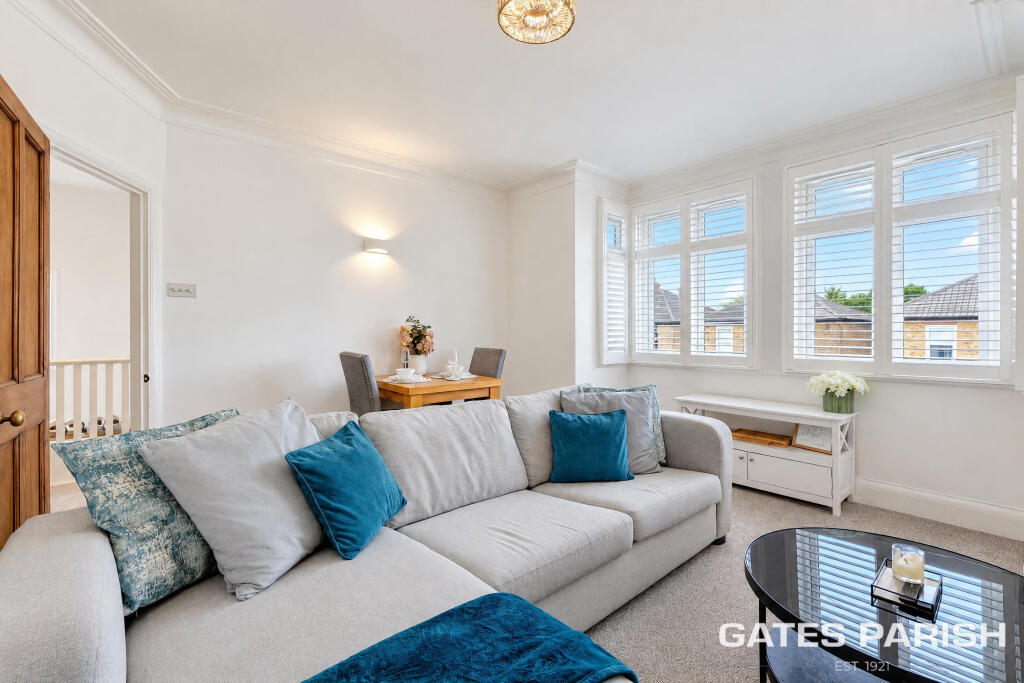 Apartment in Hornchurch, Gidea Park - View 3